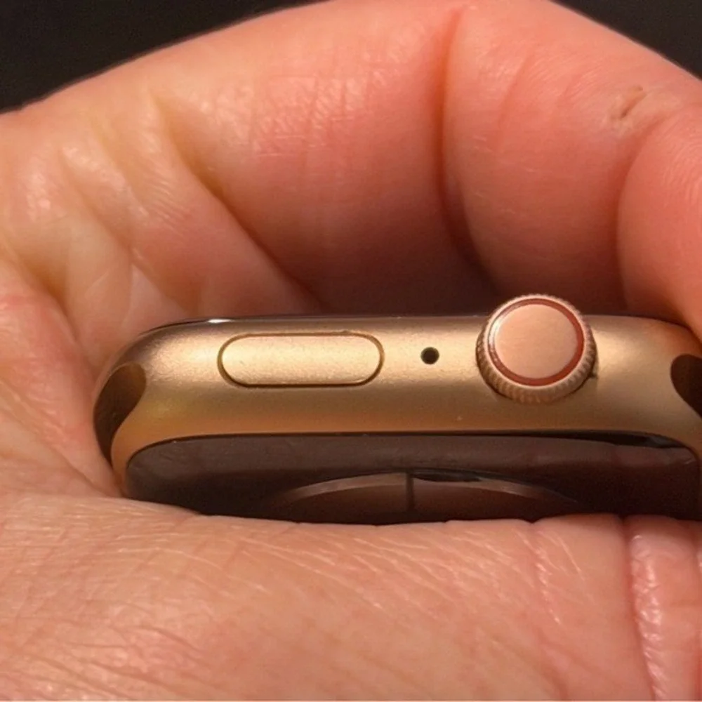 Apple Watch Series 4 Rose Gold 44mm Pink Unlinked Unlocked Women's Men's Unisex